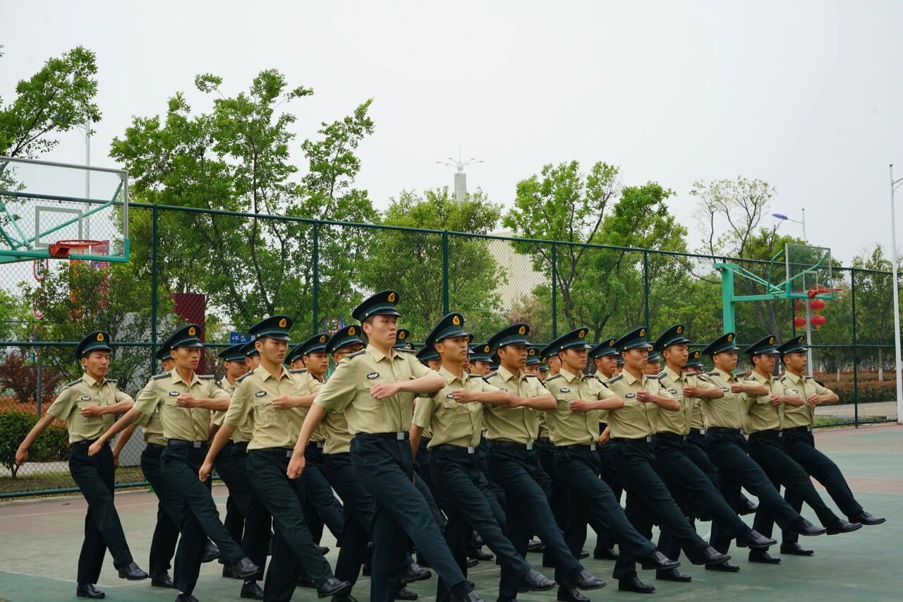 阜阳职业技术学院军士风采1