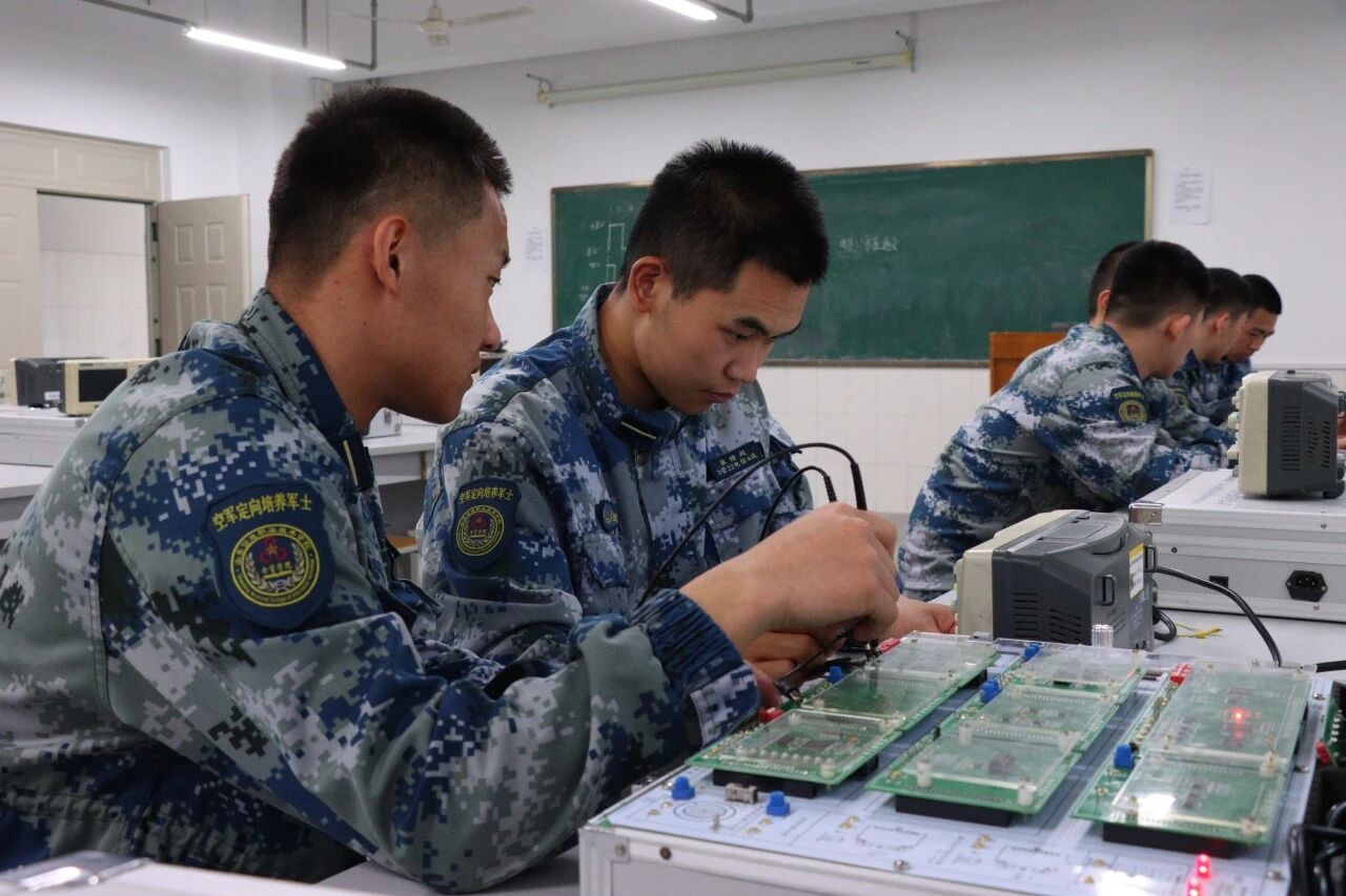 山东信息职业技术学院军士风采1