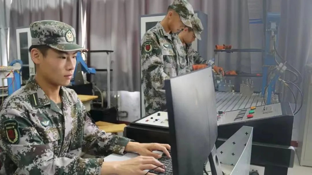 潍坊工程职业学院军士风采4