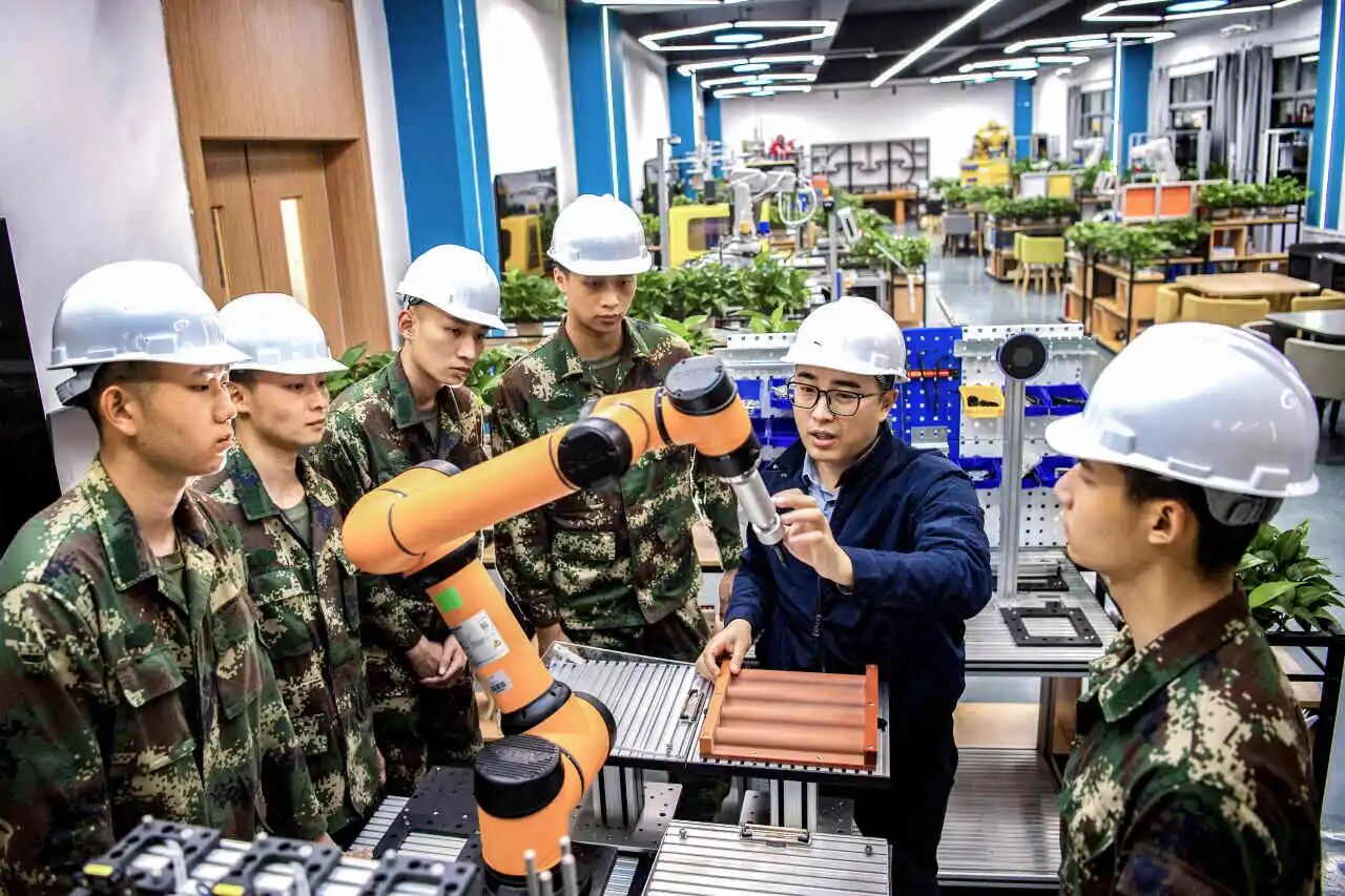 重庆机电职业技术大学军士风采2