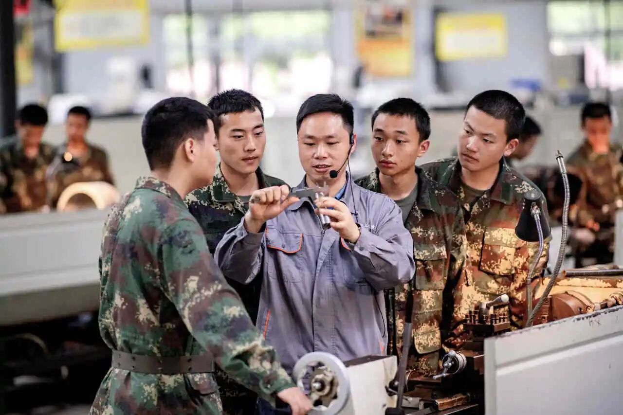 重庆机电职业技术大学军士风采5