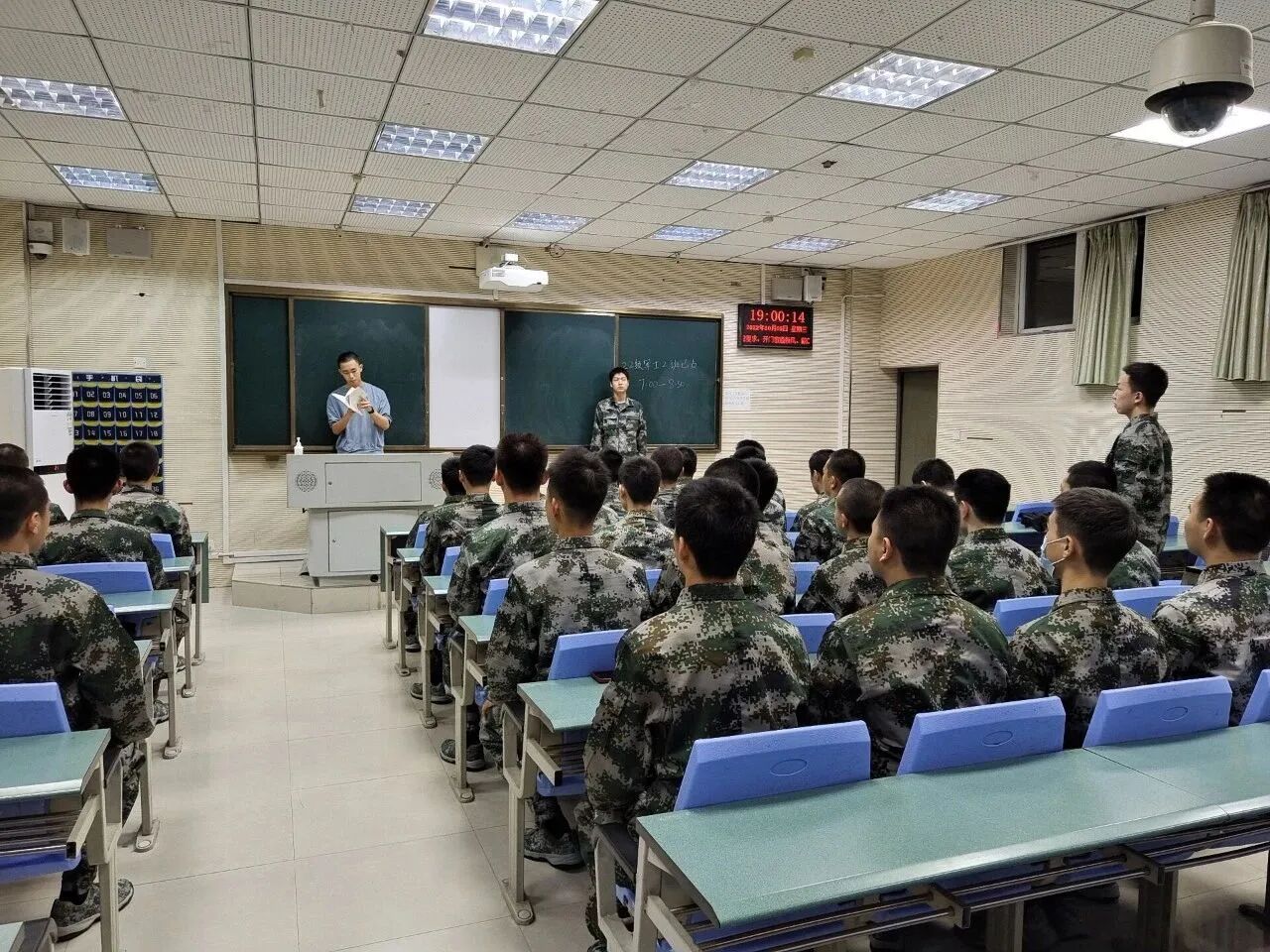 重庆医药高等专科学校军士风采1