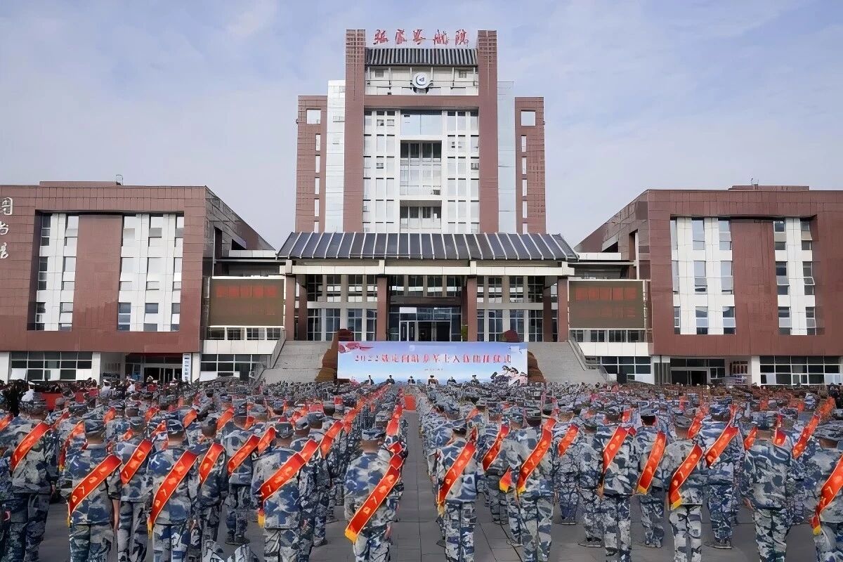 张家界航空工业职业技术学院军士风采1